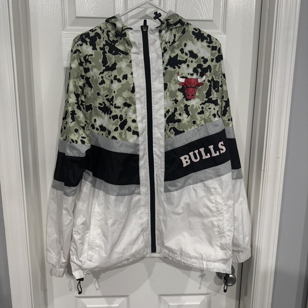 NBA Chicago Bulls Camo Poly Windbreaker Sz Medium Mesh Lined Jacket Retro